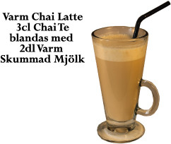 Chai latte med chai te och skummad mjölk.